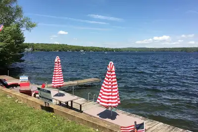 Image de Waterfront Home Million Dollar Views Boat House & Boat Slips Sits Ontop Of Water