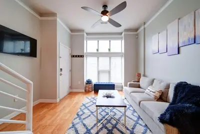 Image de `The Nest`—South End—Rooftop Terrace—Light Rail! !