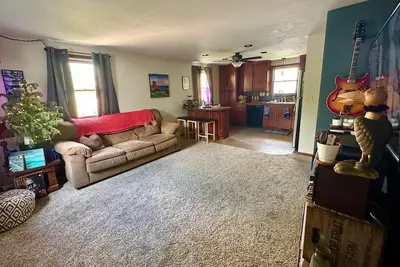 Image de Cozy 2 bedroom home, pleasant patio and fire-pit 1 block from Downtown Oberlin.