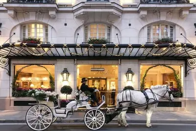 Image de Parisian Elegance At Its Finest With Private Terrace-Rue Faubourg Saint-HONORÉ