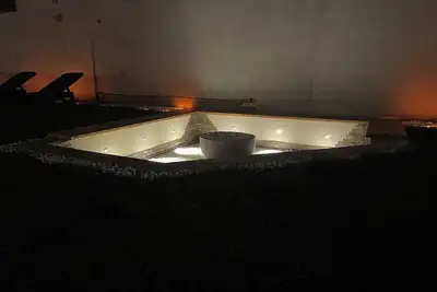 Image de \nEnchanting apartment complex with a stunning yard, gym, and sports equipment.