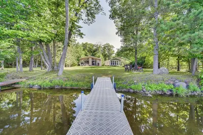 Image de Sarona Serenity: Lakeside Retreat for Families