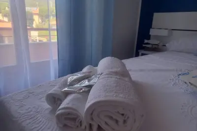 Just 5 minutes from the Etruscan Baths and 10 minutes from the Gulf of Baratti.