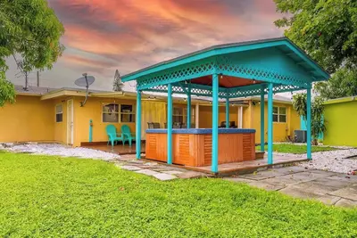 Image de Tropical house Pool Table, Jacuzzi, Nearby Beach