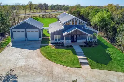 Image de 5 minutes to Beautiful Lake Texoma! Sleeps 12 people and Pet-Friendly!