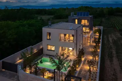 Image de Maison confortable à Privlaka avec.