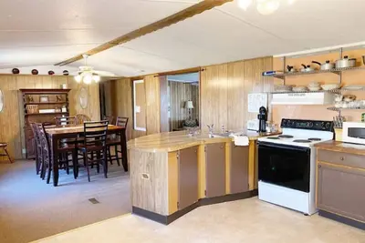 Image de Quiet country living, mobile home down dirt lane