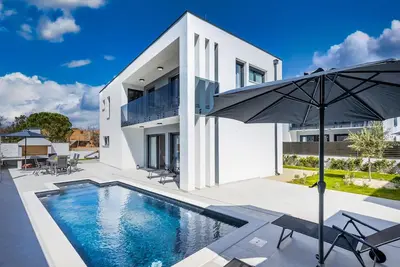 Image de Belle maison à Zaton avec WiFi