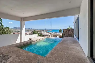 Image de Stunning views half roofed pool, very quiet zone, modern\/rustic design-4 bedroom