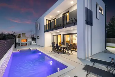 Image de Belle maison à Zaton avec WiFi