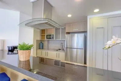 Cozy Apt in front of Beach. Each rooms with big balcony and ocean view.