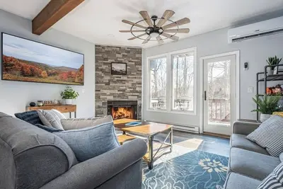 Image de 4 Seasons Wisp - Ski In/Ski Out Townhome with Lake Access, Hot Tub