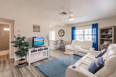 Image de Coastal home near beaches and downtown Venice! Pet friendly.