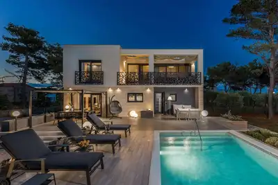 Belle maison à Vir avec WiFi