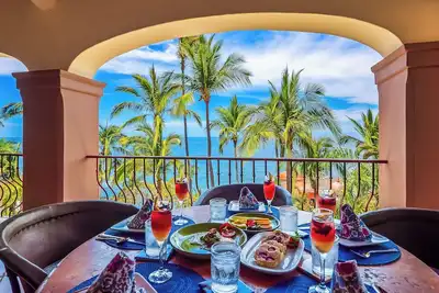 Image de Elegantly Designed and Fully Staffed Mexican Estate on the Beach Near Old Town