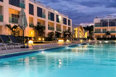 Image de Ocean beach & pool, stunning 2 Bed, 2 Bathroom cozy apartment -gated secure area