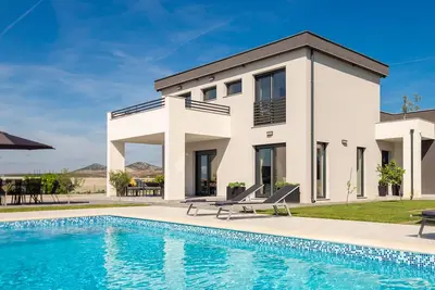 Image de Maison confortable de 4 chambres à.