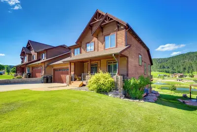 Image de Hot Tub + Golf Course Views: Luxe Sturgis Home!
