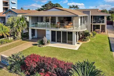 Image de Great 3 bedroom apartment right on Bargara foreshore