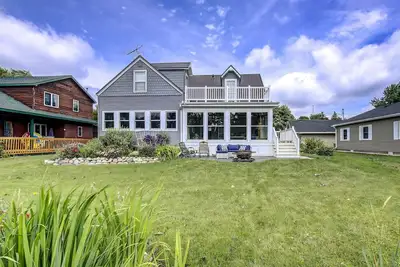 Image de Relaxing Lake Winnebago Waterfront Retreat