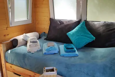 Image de Maison d'hôtes \"Mobile Tinyhouse 2 By Wolfsberger\" avec vue sur montagne, jardin partagé et Wi-Fi