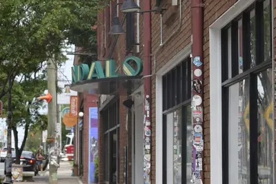 Image de Cozy vacation house minutes from Uptown Charlotte and Noda.