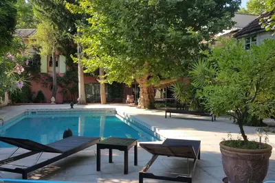Image de Maison Avec Piscine, Tennis, terrasse et Wi-Fi