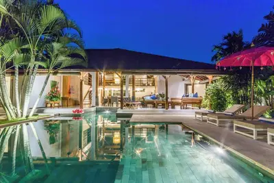 Image de 5 bedrooms Luxury Modern Etnik Villa 20m Pool