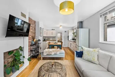 Image de 2 bed Streatham Home with outside dining