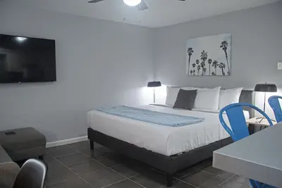 Image de Your Montrose Studios! Sleeps 32/16br/16ba/16pa\n