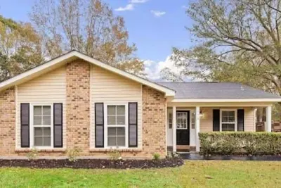 Image de 5 Star Home Near Mobile Airport & Shopping District