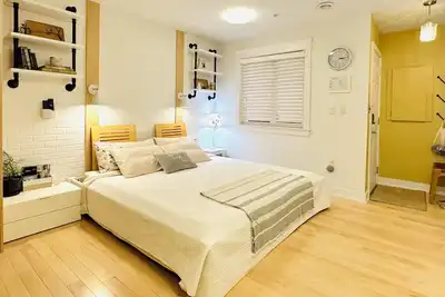 Image de Entire Guest Studio Suite w/King-Bed | Bathtub | Parking