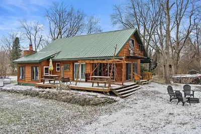 Image de Rustic City Oasis on the River