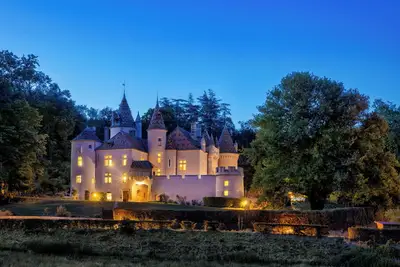 Image de Chateau De Burnand (officiel). 11 suites. Piscine chauffée. Sauna. Hammam.