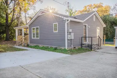 Image de 3br•Washer & Dryer•Parking•Porch•Near Fort Moore