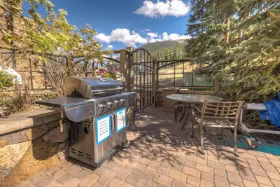Image de Ski-In/Ski-Out Condo w/ Private Balcony, Gas Fireplace & Shared Pool/Hot Tub!