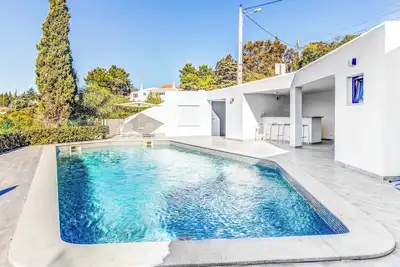 Image de Villa Centeanes - Cinq Chambres Villa, Couchages 10