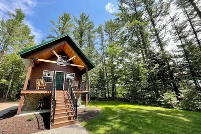 Image de Brand New Cozy Tiny Cabin Nestled in the Hiawatha National Forest