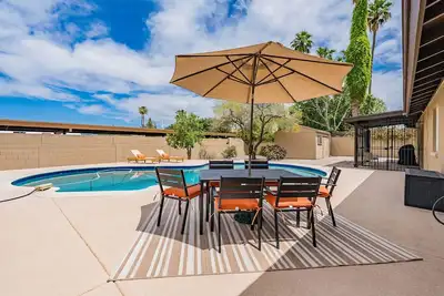 Image de -Updated- Private Mesa Home with Heated Pool