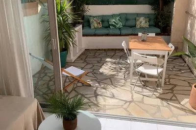 Image de Studio très clair avec petite terrasse