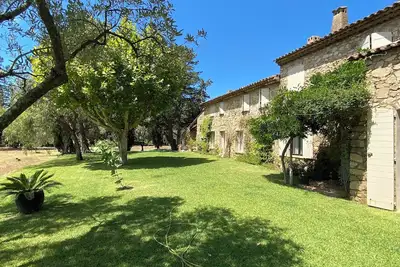 Image de Villa provencale au milieu des vignes sur un terrain de 4 ha et à 3 km de la mer