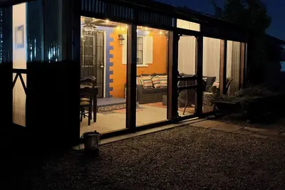 Image de Casa Del Sol blocks from Downtown, 2 bedrooms, 2 king beds, full hookups for Rv.