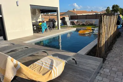 Image de Villa avec Piscine et Spa à 1 km de la Plage