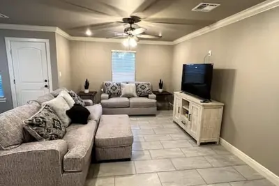 Image de New Luxury 3 Bed 2 1/2 Bath Duplex