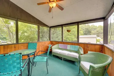 Image de Three Family Lake House in Queensbury!