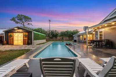 Image de The Rustic Resort - 2 Homes, Pool, Building, Golf! Sleeping for up to 30!