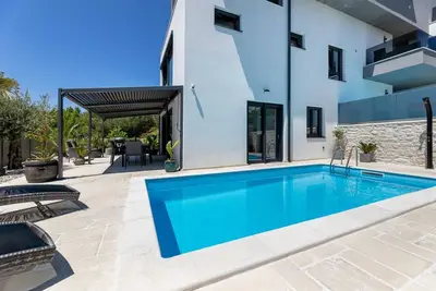 Image de Luxury Apartment I. with a heated pool in Villa Adria Apartments