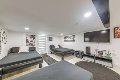 Image de 4 Mi to Hard Rock Stadium: West Park Escape