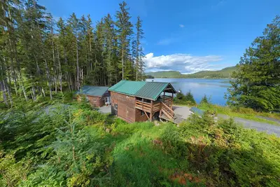 Image de Whale Pass Adventure Property | Cabins in Whale Pass with ocean views
