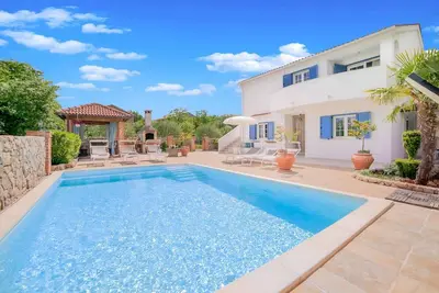 Image de Belle maison de 4 chambres à Klimno